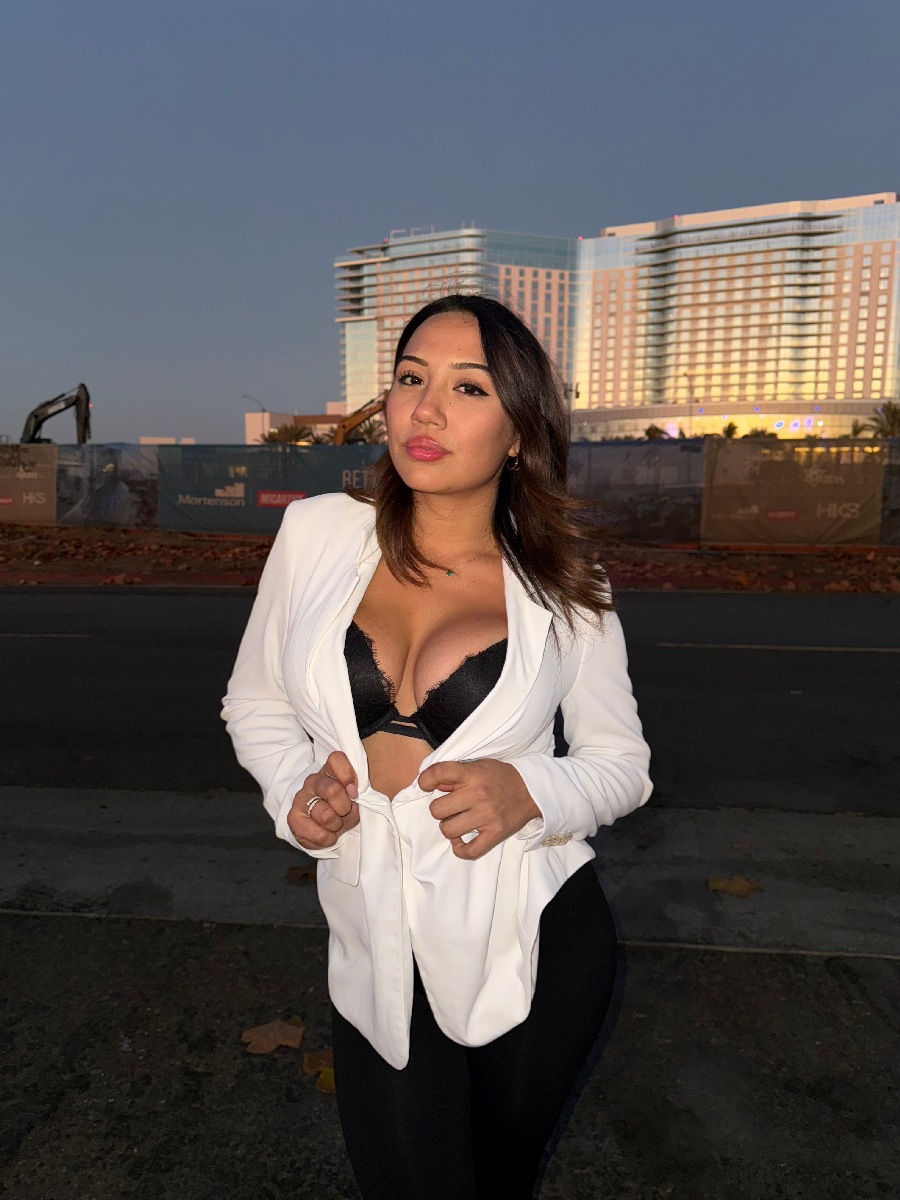 Take a pause and enjoy Ali Cruz — streaming from Calgary