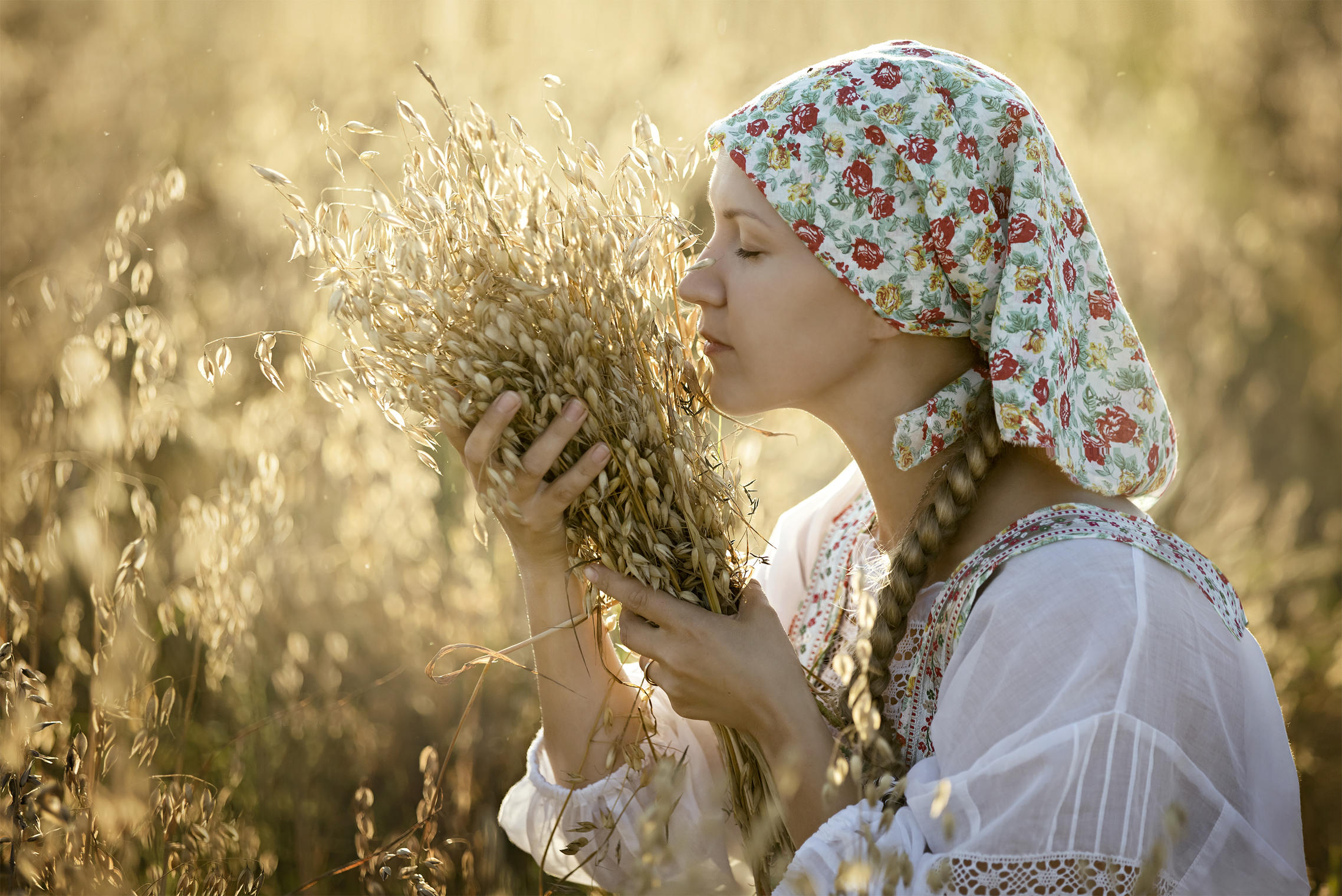 Photo Women in Slavic costumes in Calgary