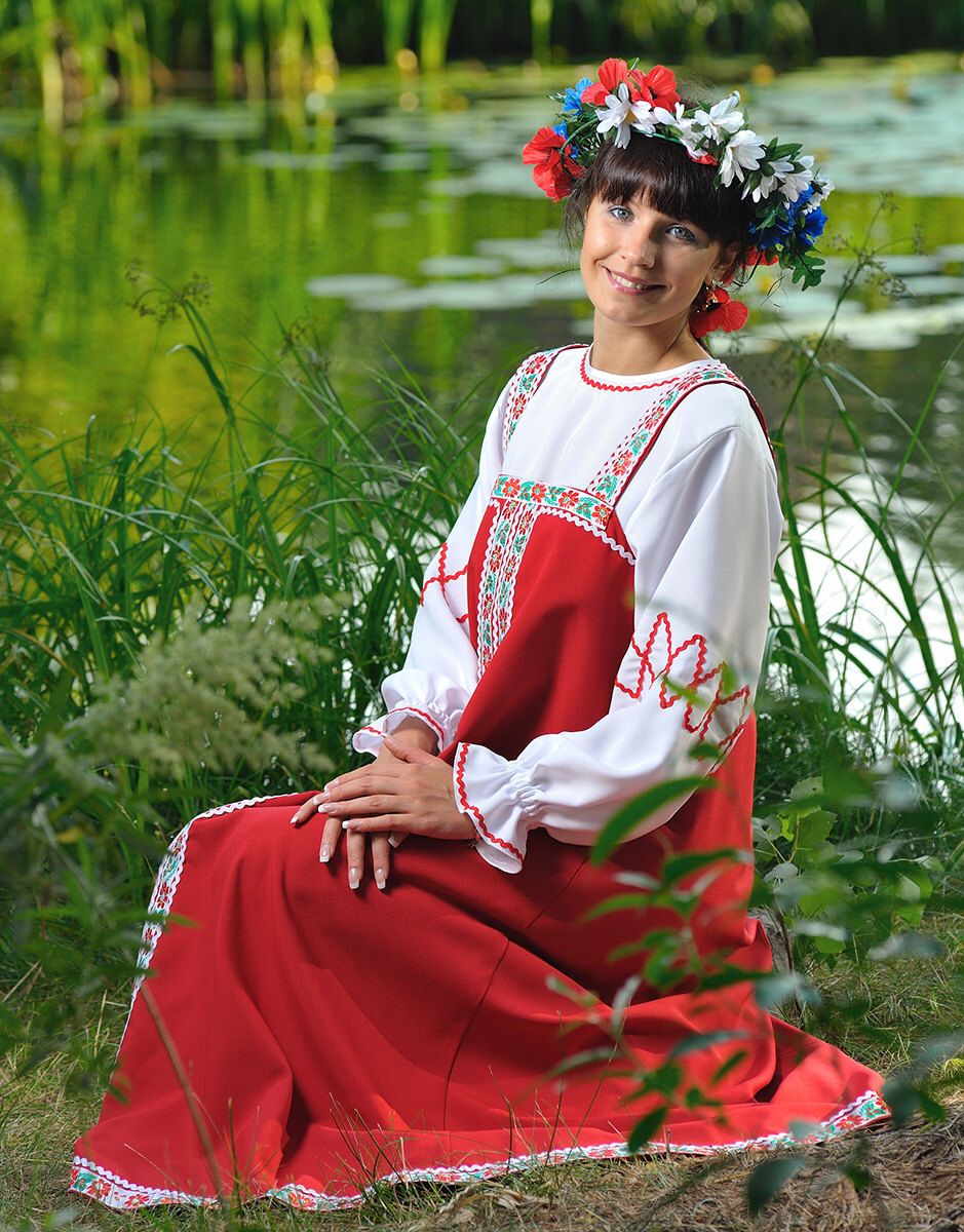Beautiful girl Girls in Slavic costumes in Calgary